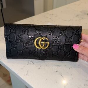 Black wallet